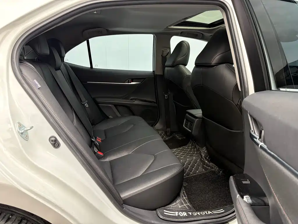 Toyota Camry 2023 — фото 19