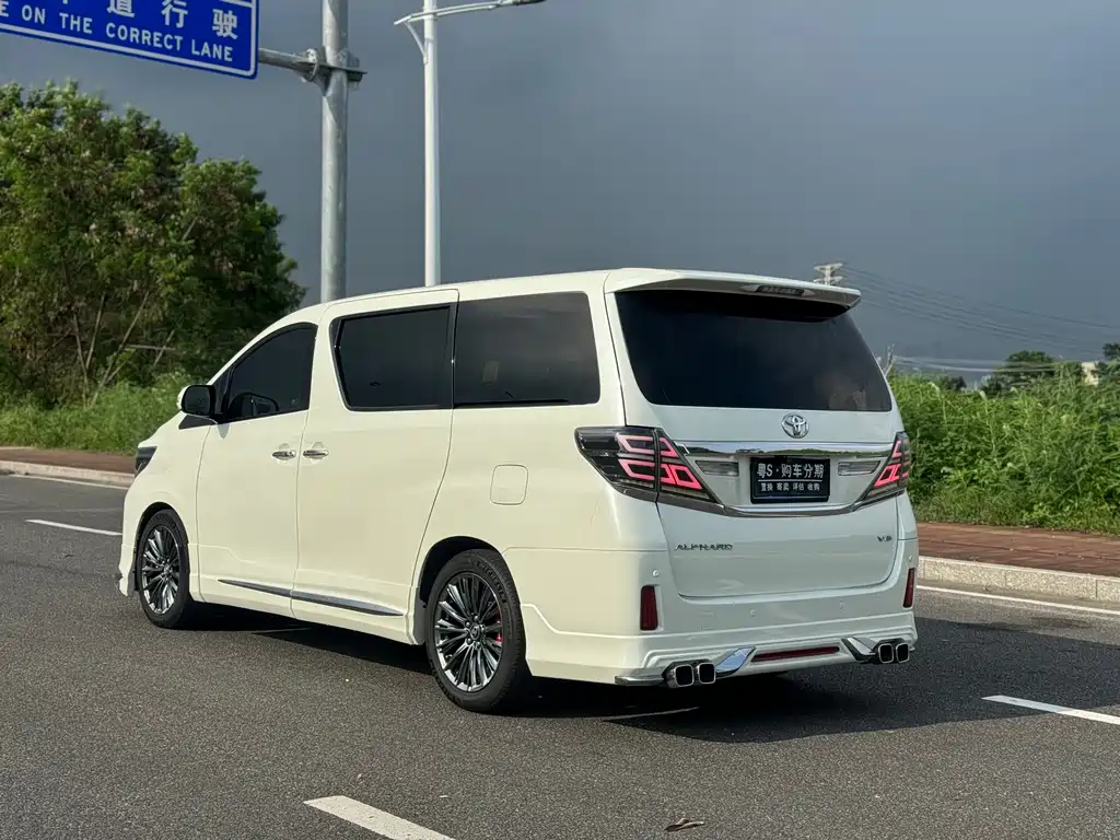 Toyota Alphard 2013 — фото 25