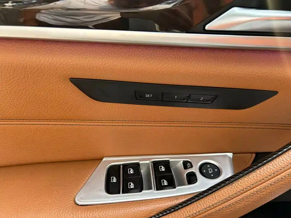 BMW 5 Series 2018 — фото 9