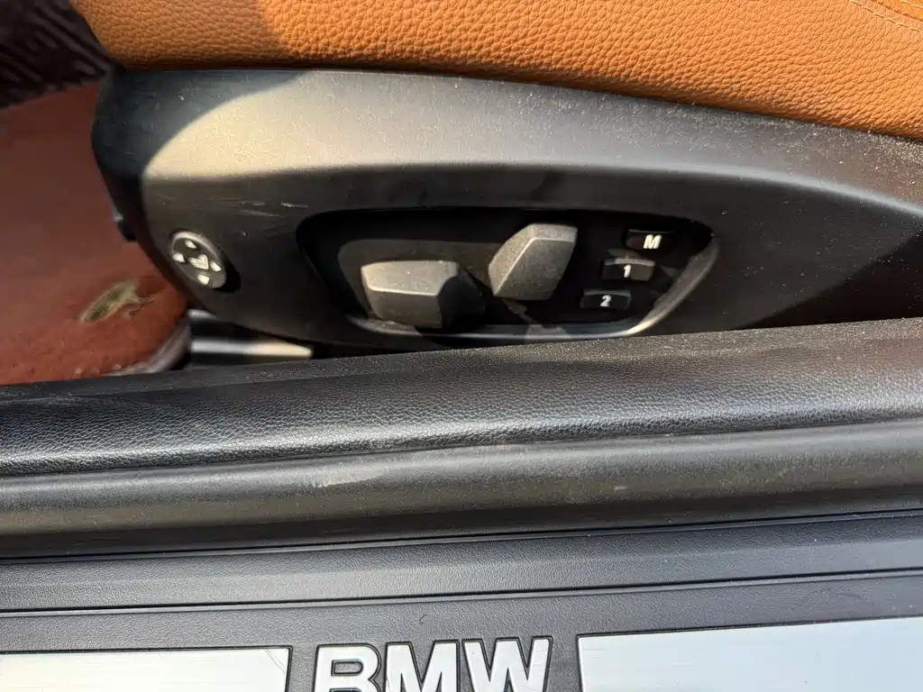 BMW 3 Series 2011 — фото 12