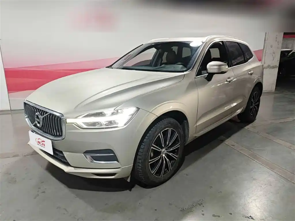 Volvo XC60 2021 — фото 1