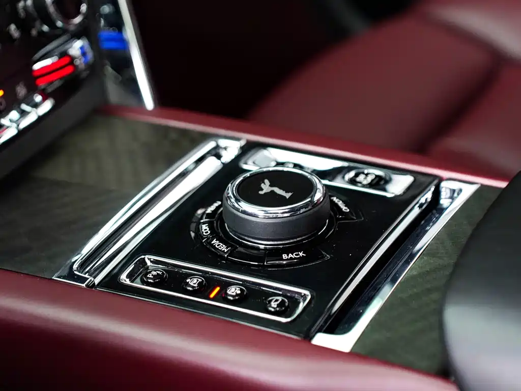 Rolls-Royce Cullinan 2019 — фото 11