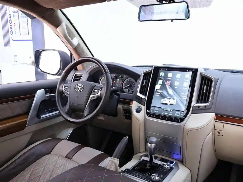 Toyota Land Cruiser 2019 — фото 14