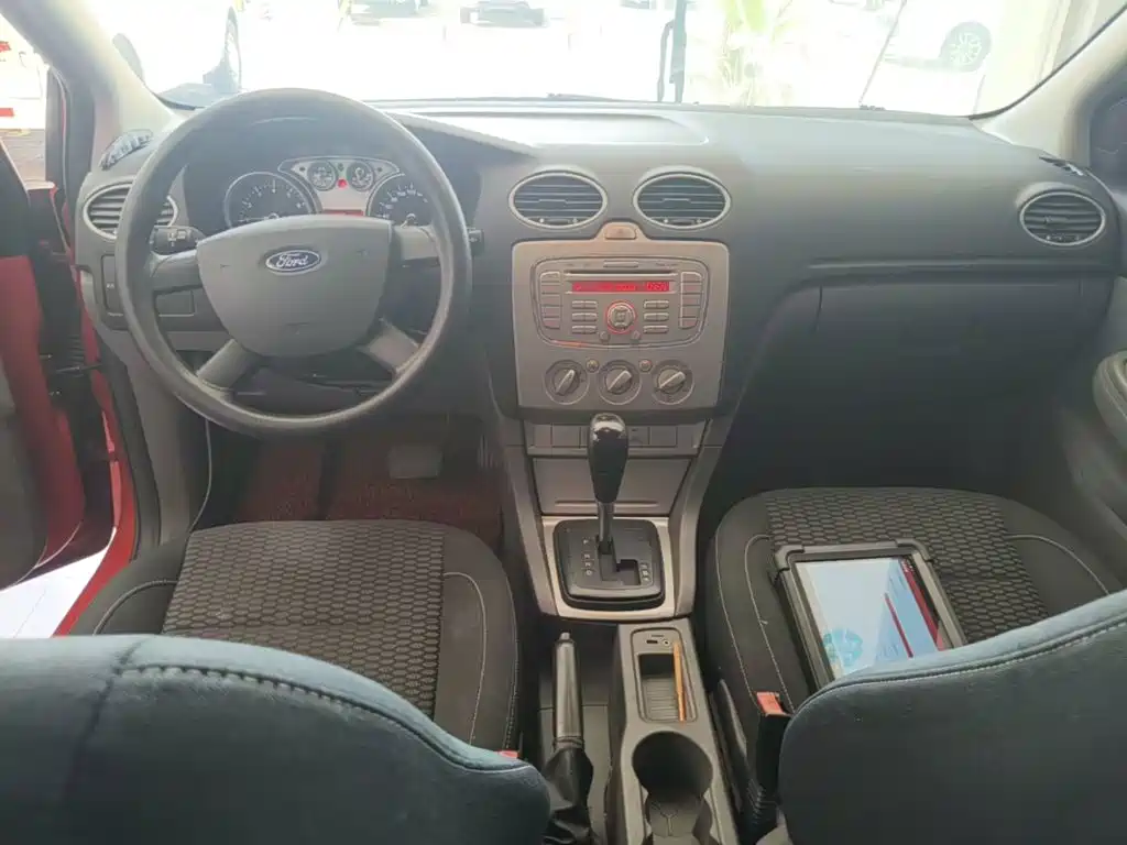 Ford Focus 2015 — фото 10