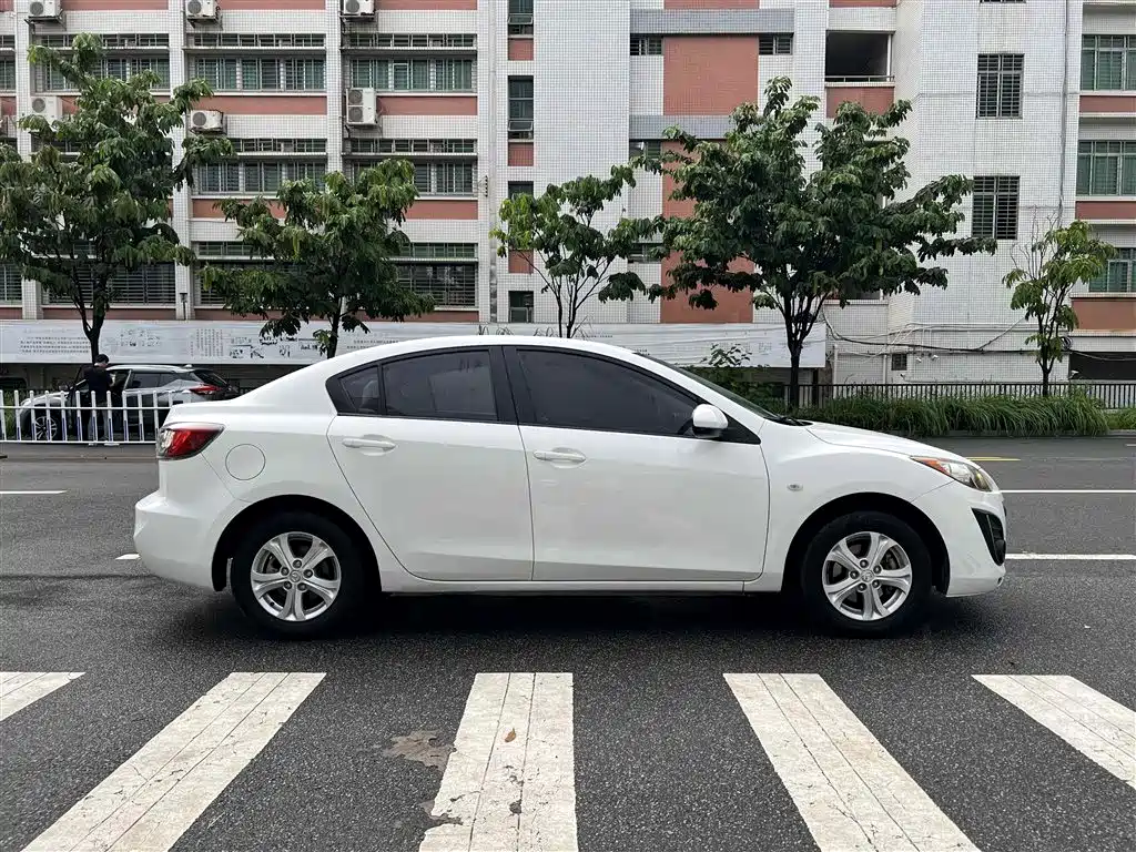 Mazda 3 Xingcheng 2015 — фото 6