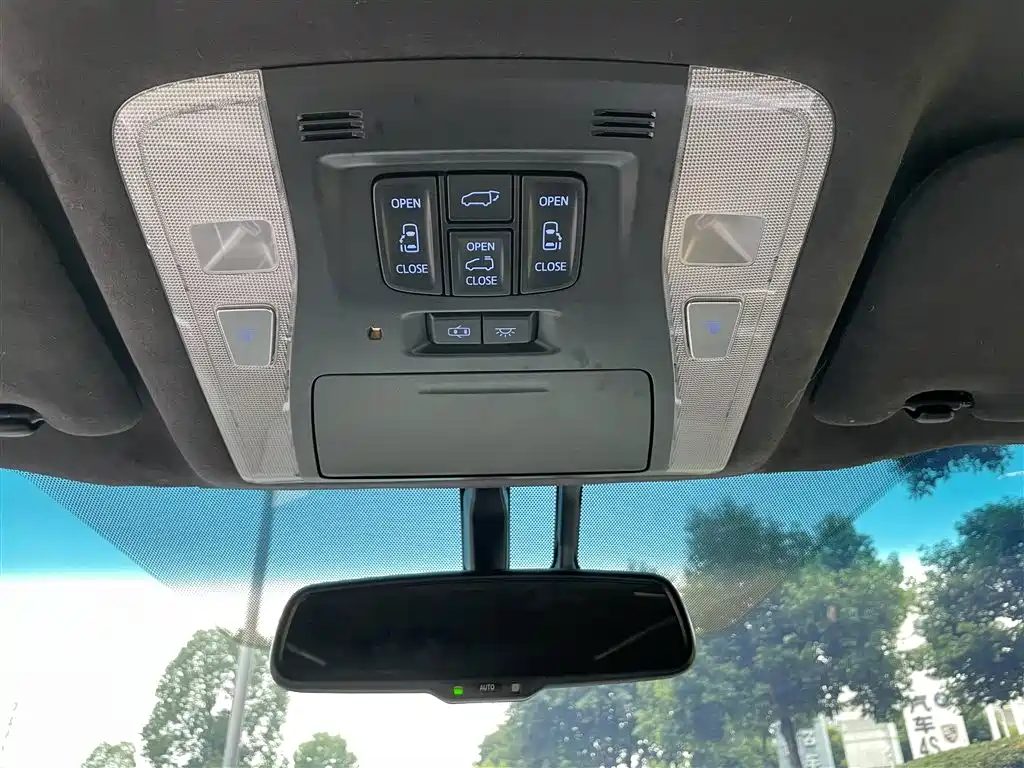 Toyota Alphard 2018 — фото 12