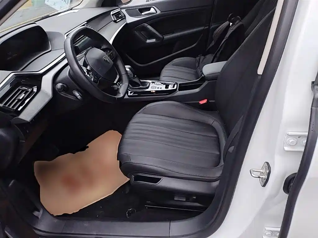 Peugeot 408 2025 — фото 15