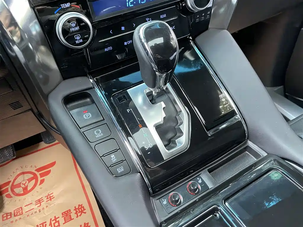 Toyota Alphard 2018 — фото 10
