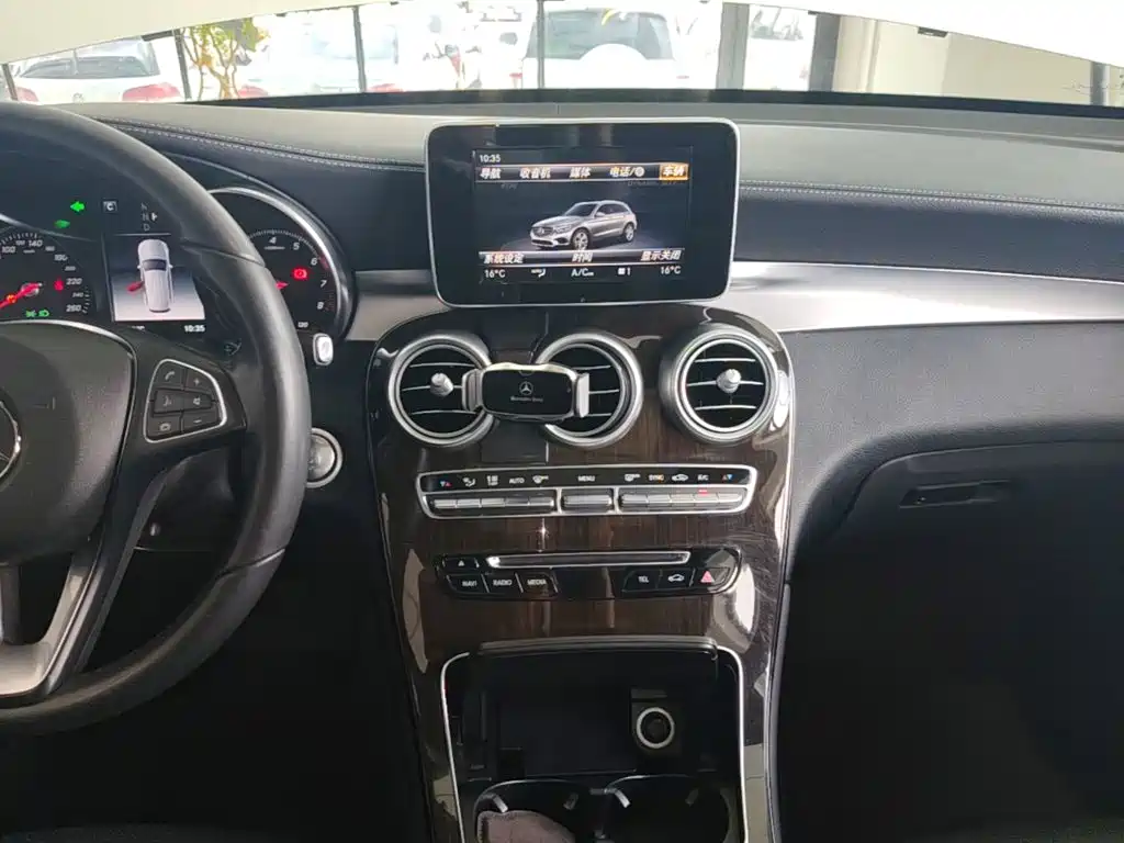 Mercedes-Benz GLC 2018 — фото 13