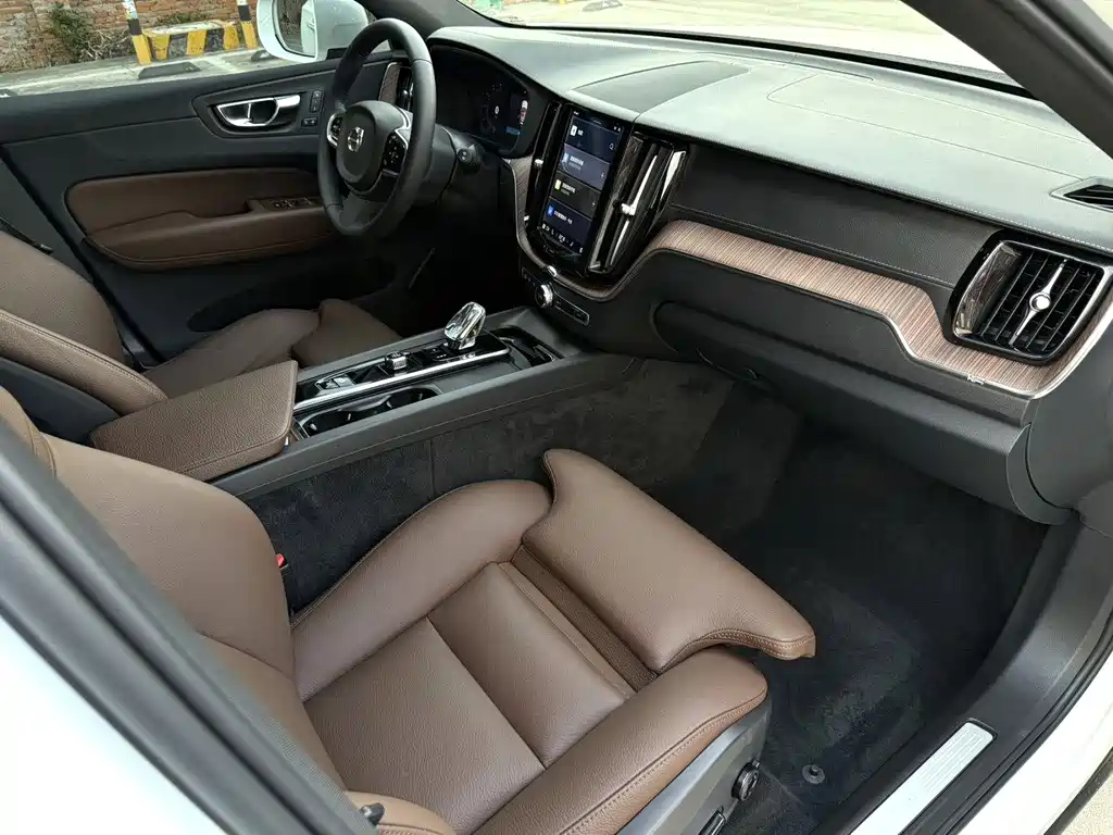 Volvo XC60 2022