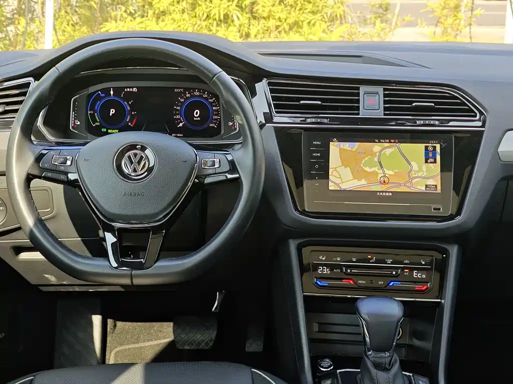 Volkswagen Tiguan L Plug-In Hybrid 2020 — фото 9