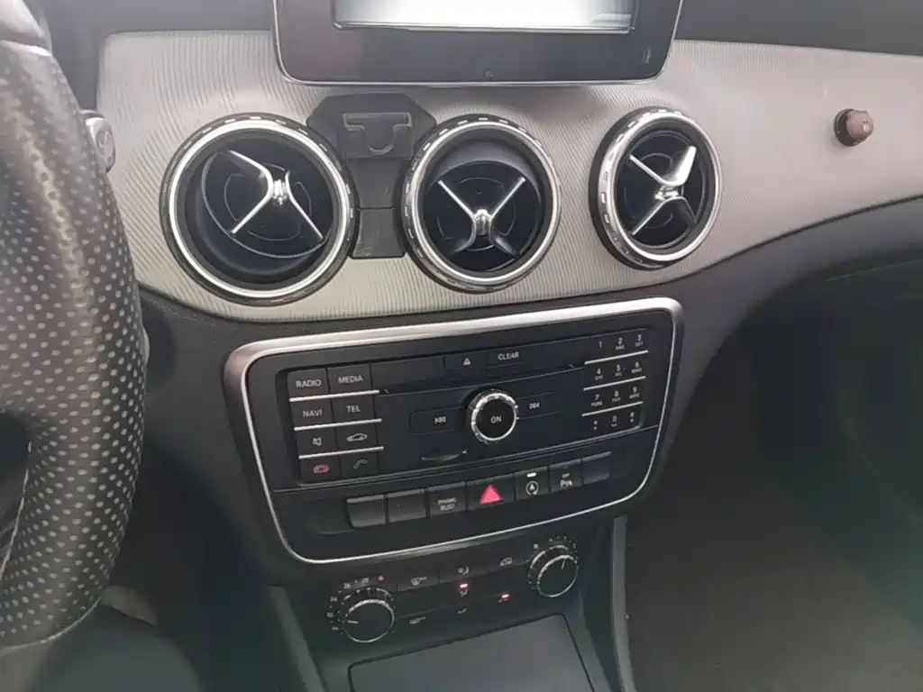 Mercedes-Benz GLA 2016 — фото 13