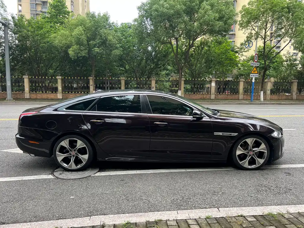Jaguar XJ 2014 — фото 12