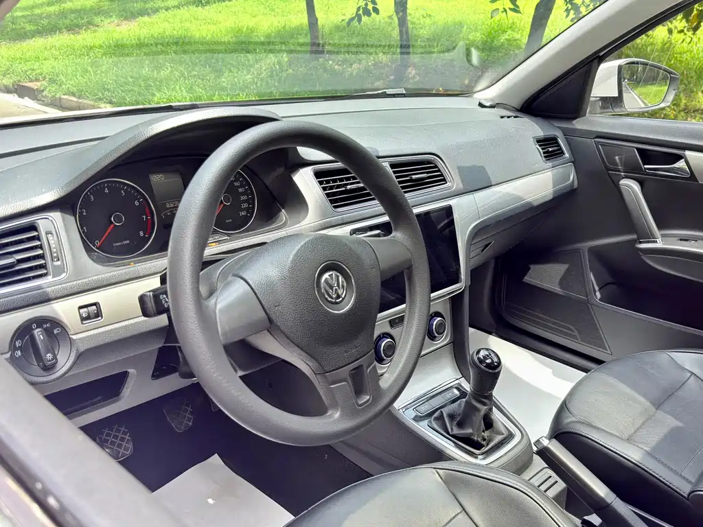Volkswagen Lavida 2015