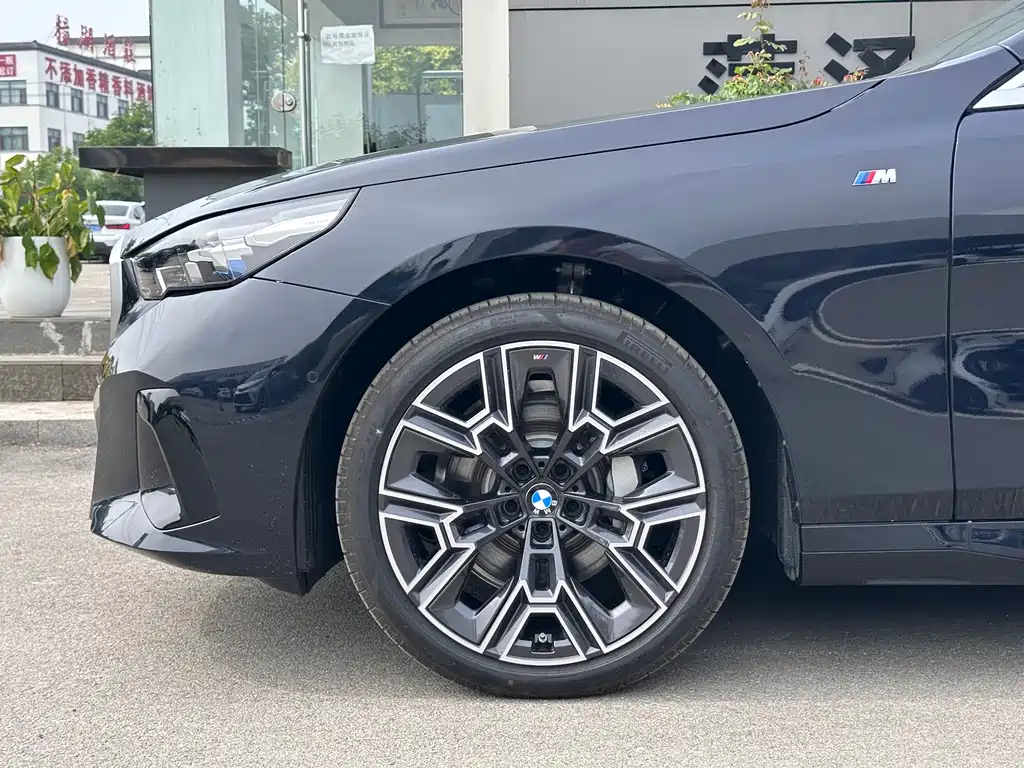 BMW 5 Series 2024
