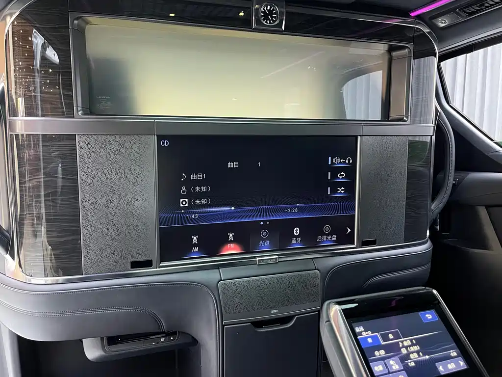 Lexus LM 2020 — фото 10