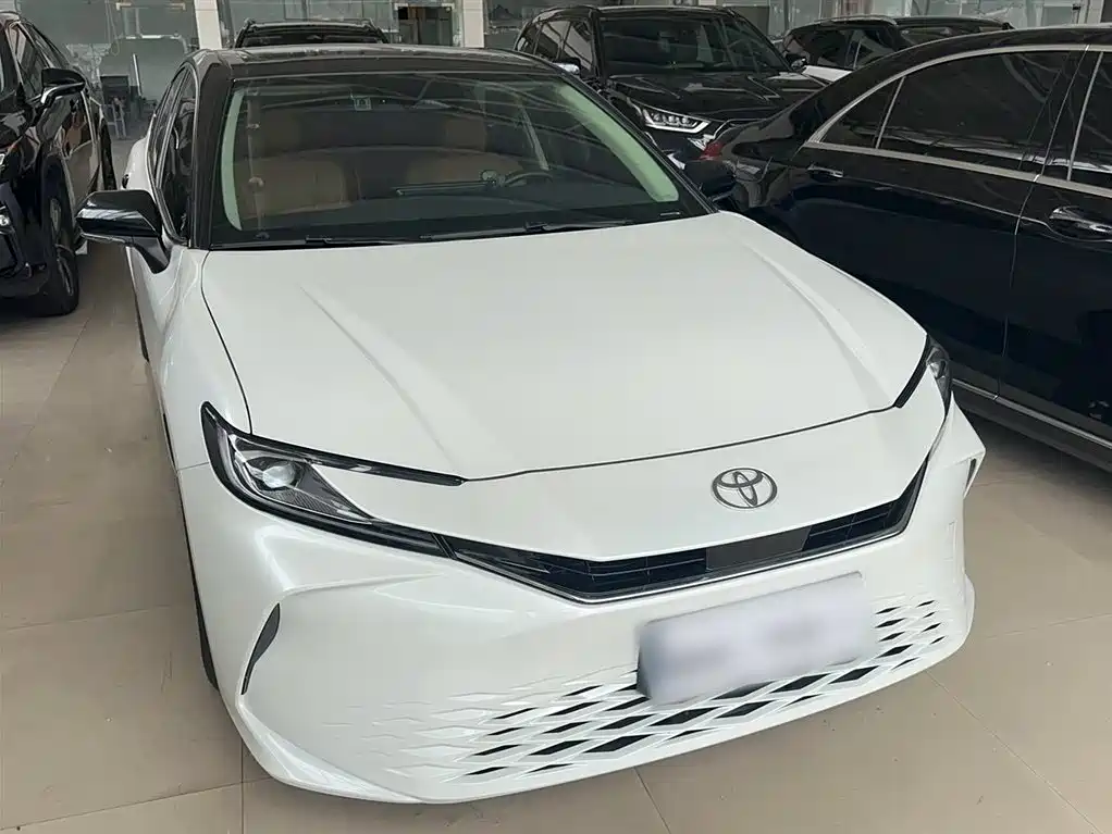 Toyota Camry 2025 — фото 13