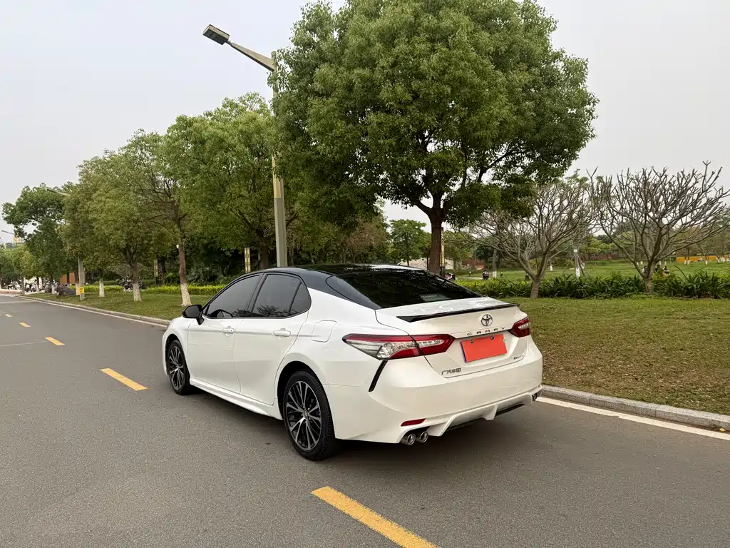 Toyota Camry 2020 — фото 9