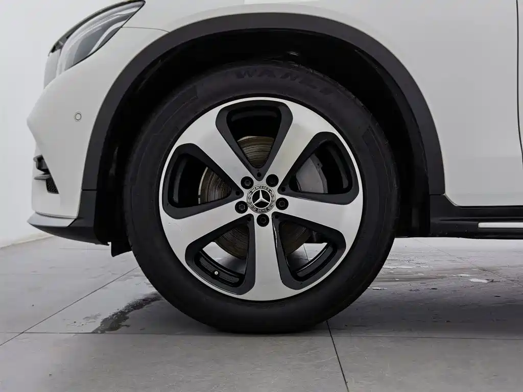 Mercedes-Benz GLC 2018 — фото 17