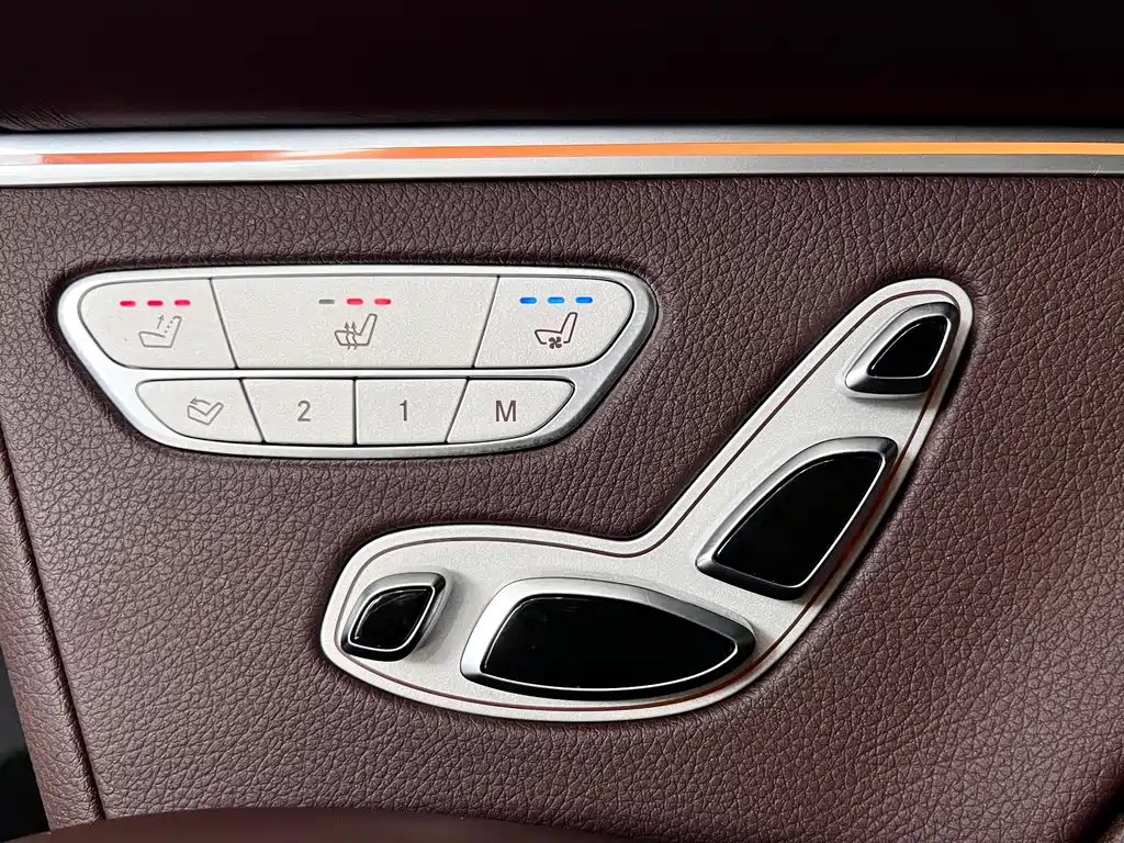 Mercedes-Benz V-Class 2024 — фото 20