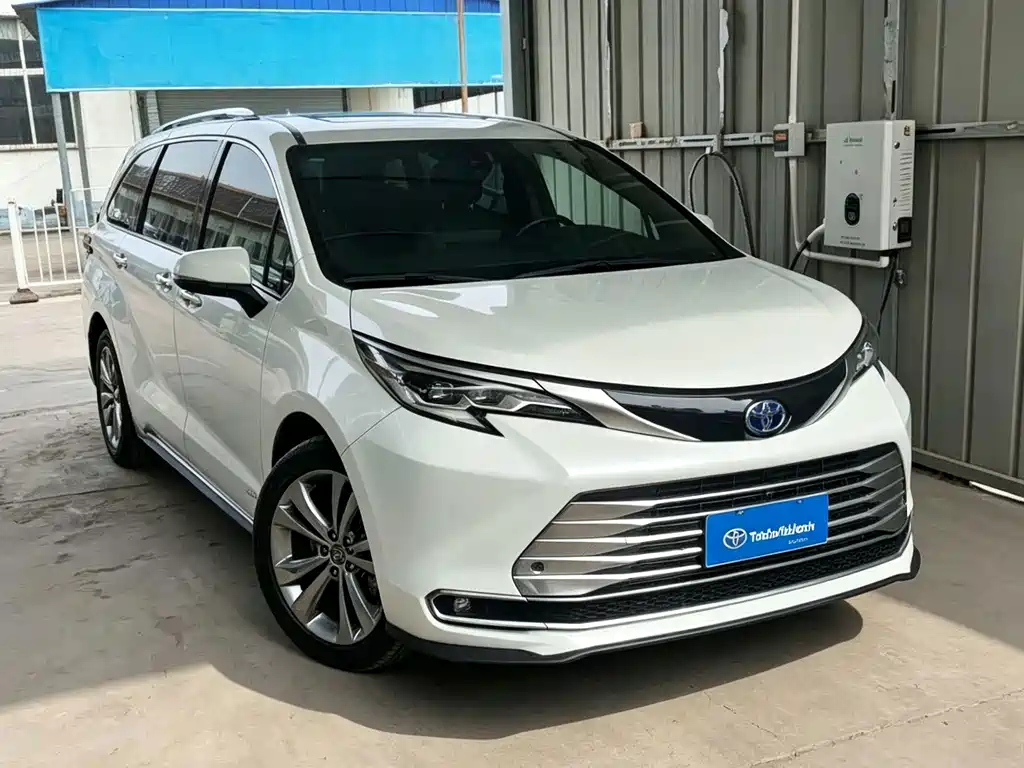Toyota Sienna 2023 — фото 3