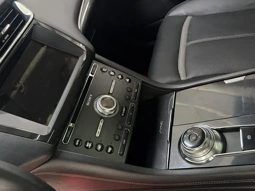 Ford Taurus 2016 — фото 13