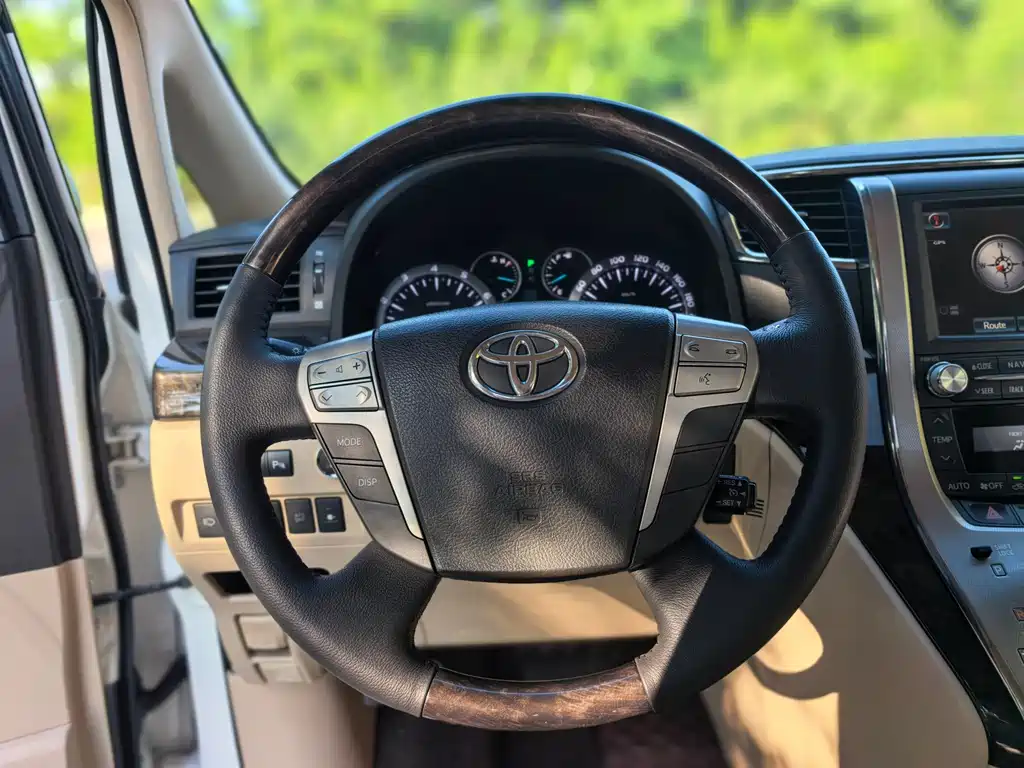 Toyota Alphard 2016 — фото 14