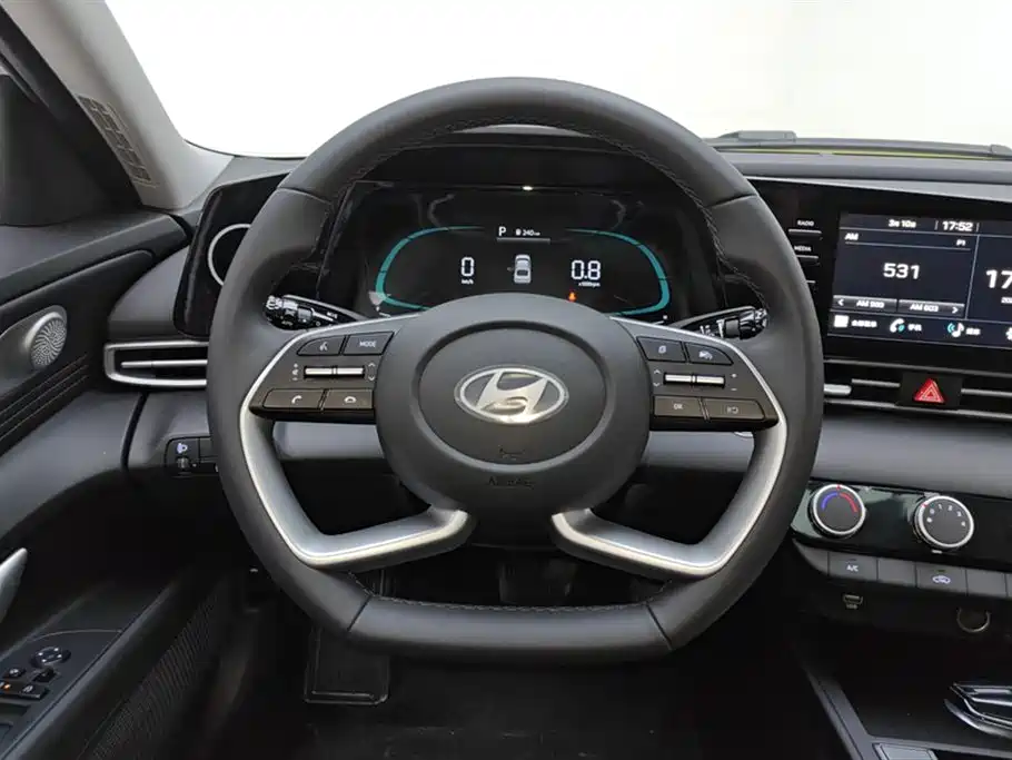 Hyundai Elantra 2025 — фото 15