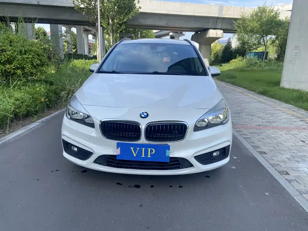 BMW 2 Series Wagon 2018 — фото 2