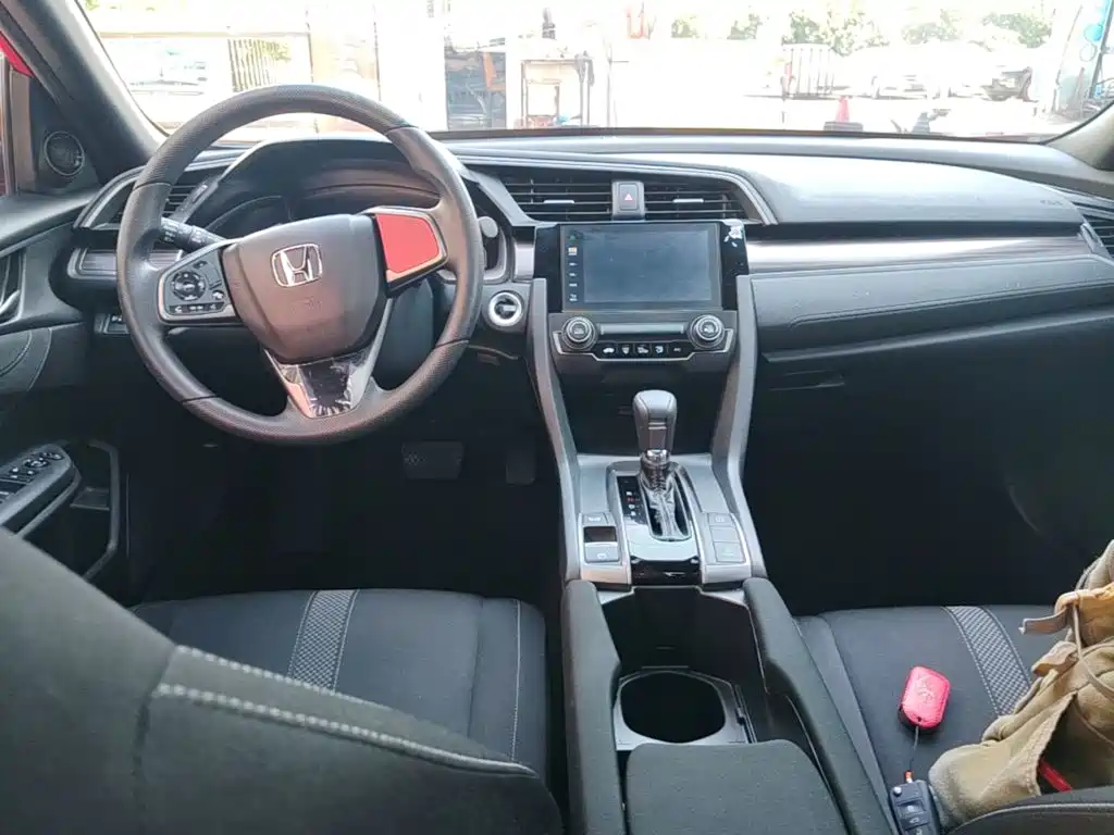 Honda Civic 2022 — фото 10