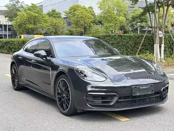 Porsche Panamera 2021