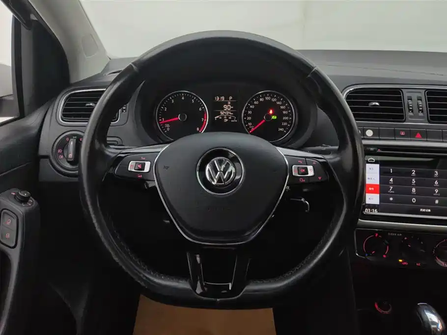 Volkswagen Polo 2016 — фото 15