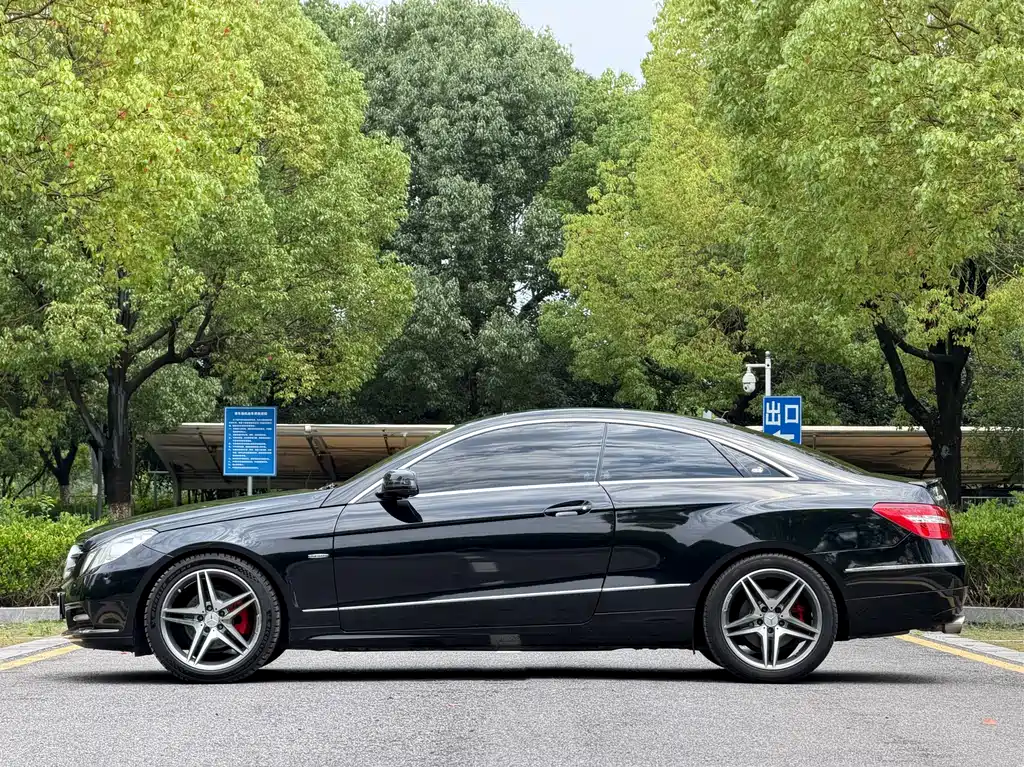 Mercedes-Benz E-Class 2011