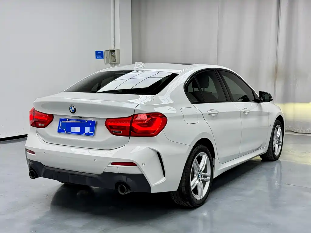 BMW 1 Series 2022 — фото 14