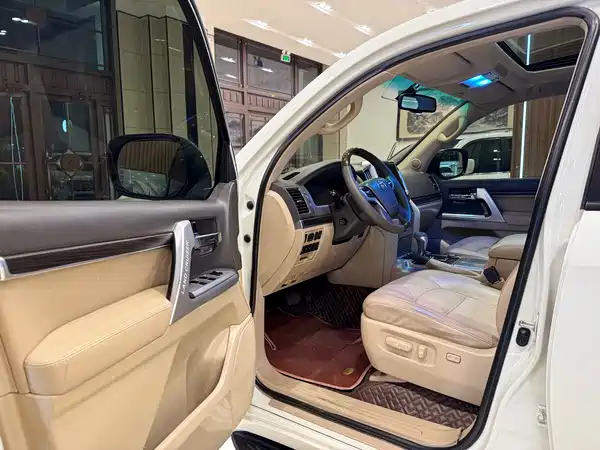 Toyota Land Cruiser 2012