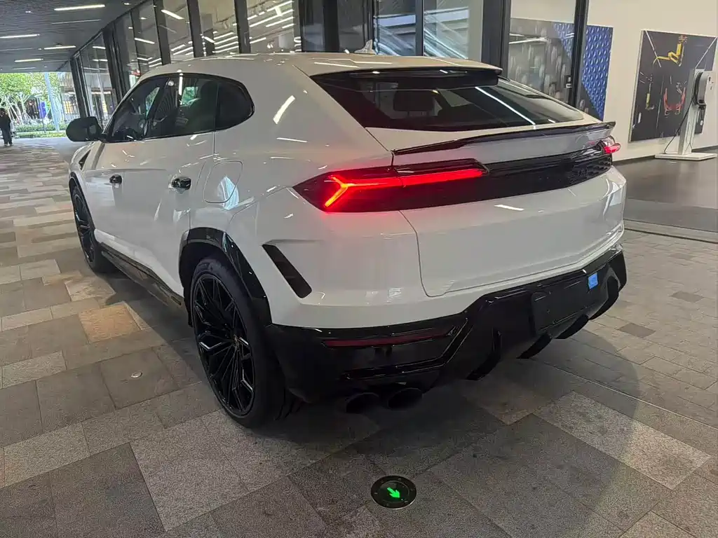 Lamborghini Urus SE — фото 8