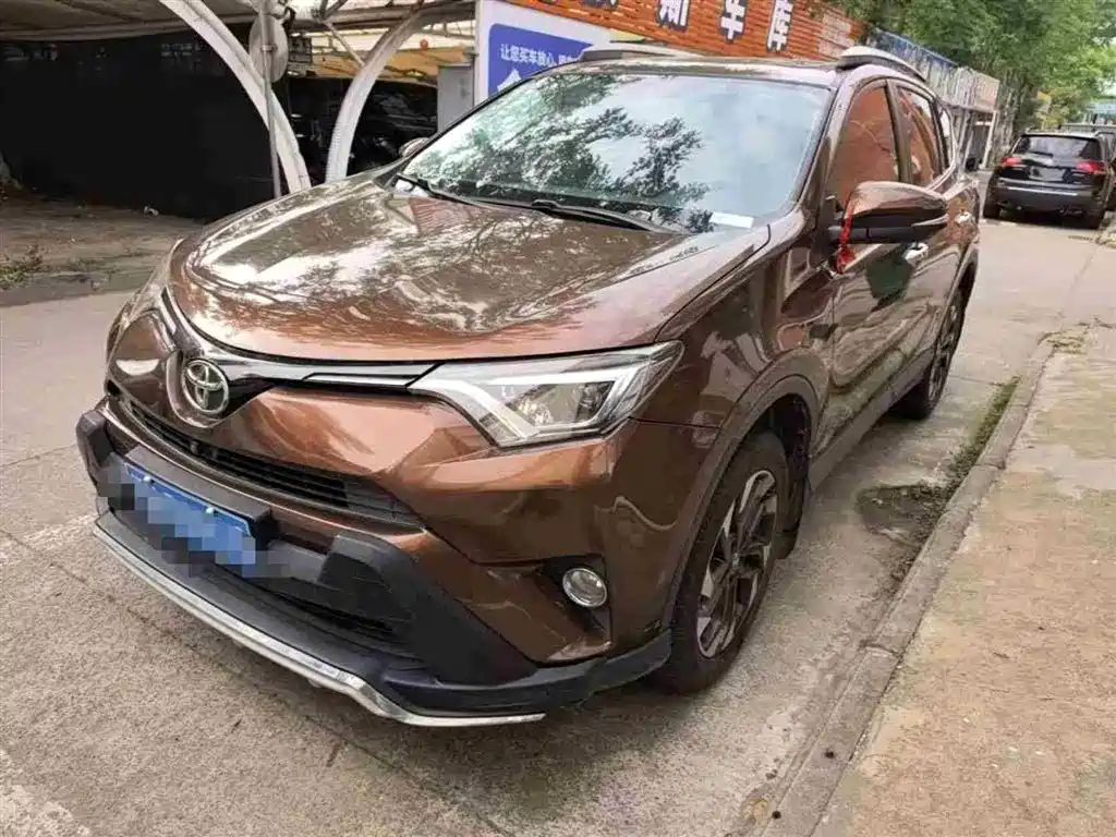 Toyota RAV4 2017 — фото 1