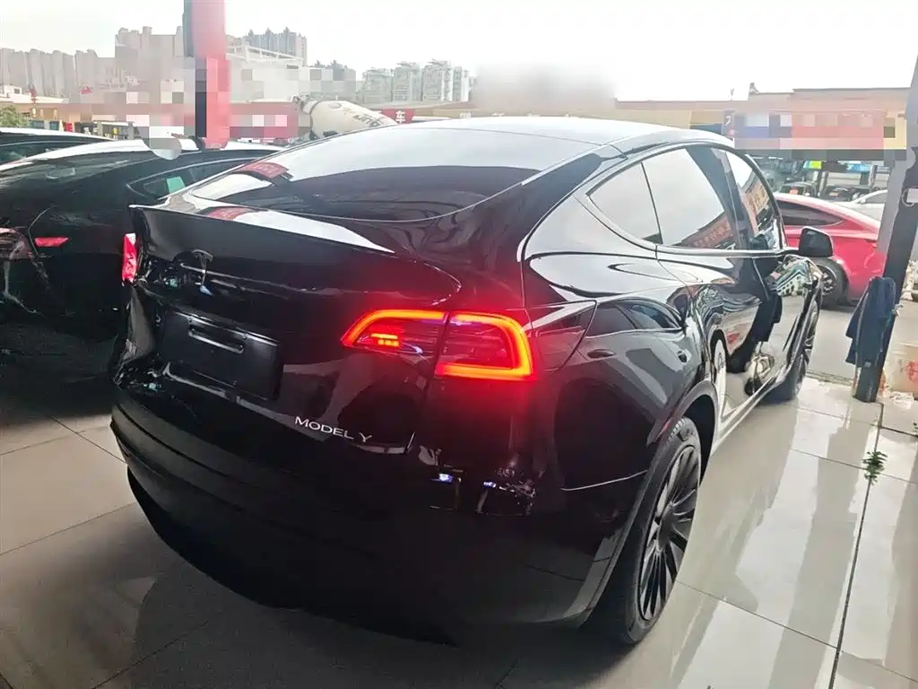 Tesla Model Y 2023 — фото 5