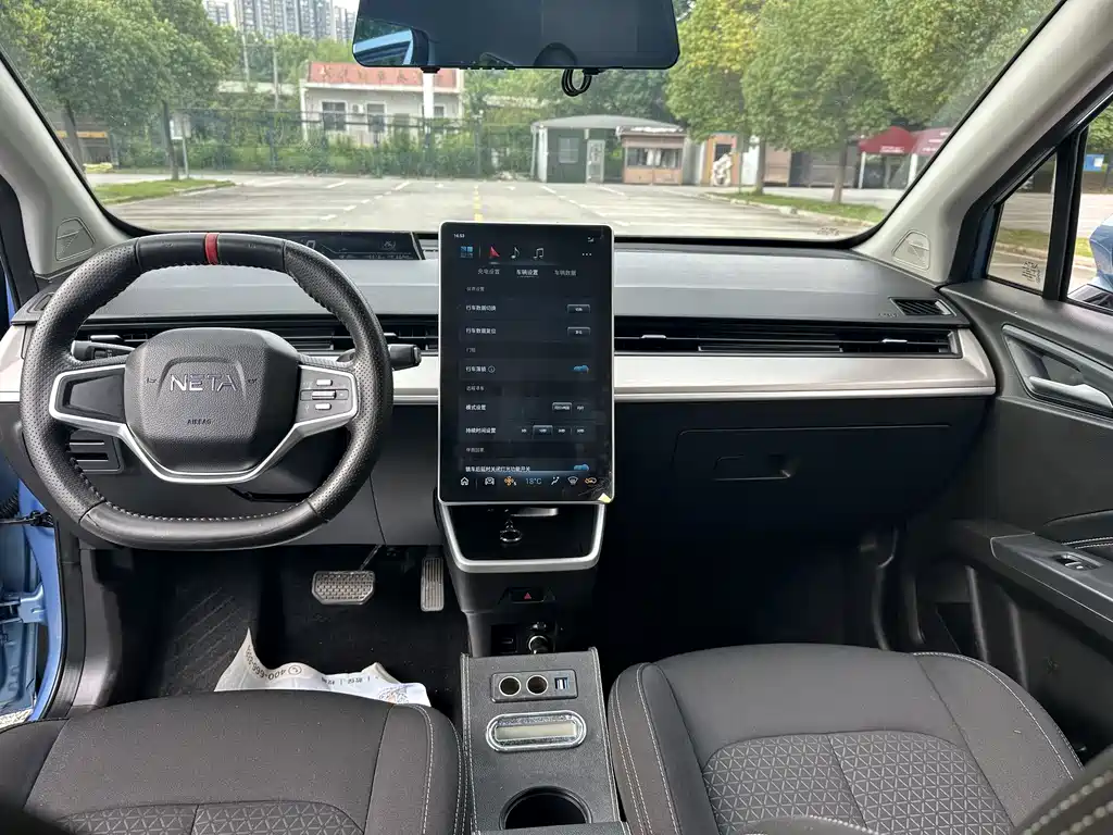 Neta V 2022