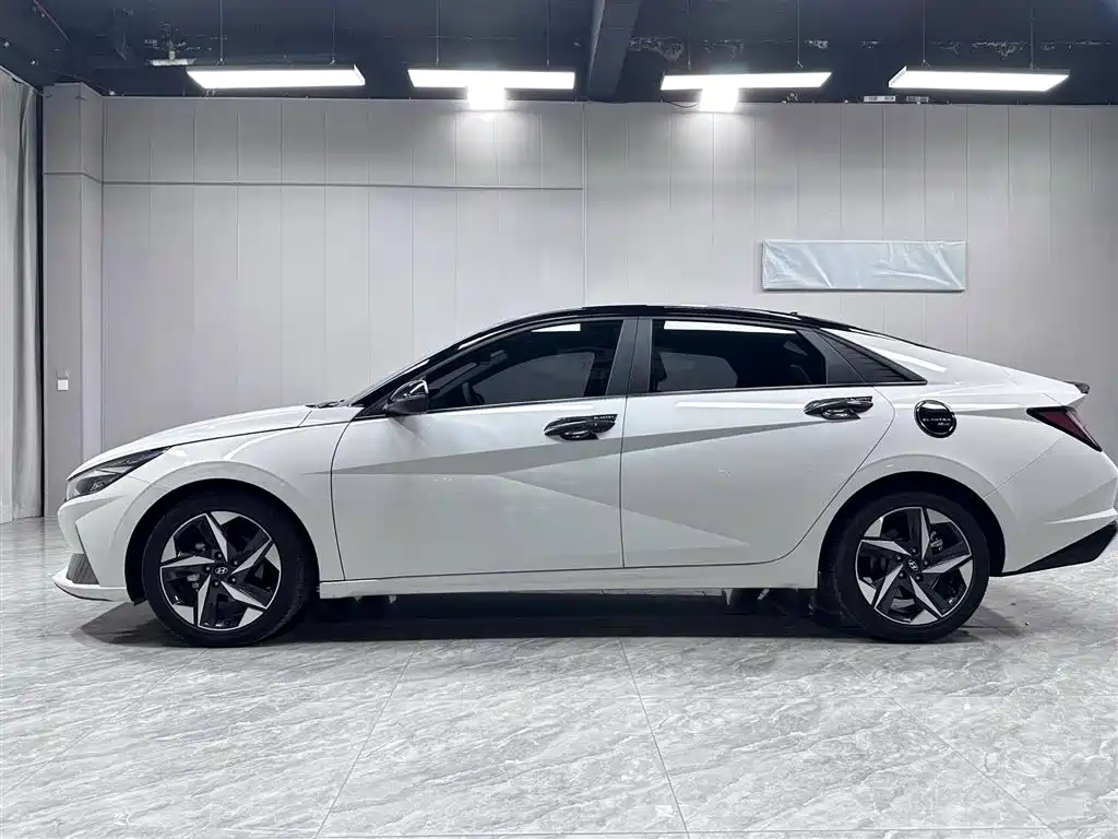 Hyundai Elantra 2023