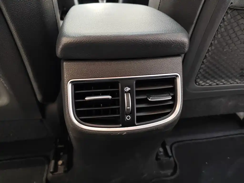 Hyundai Elantra 2020 — фото 12