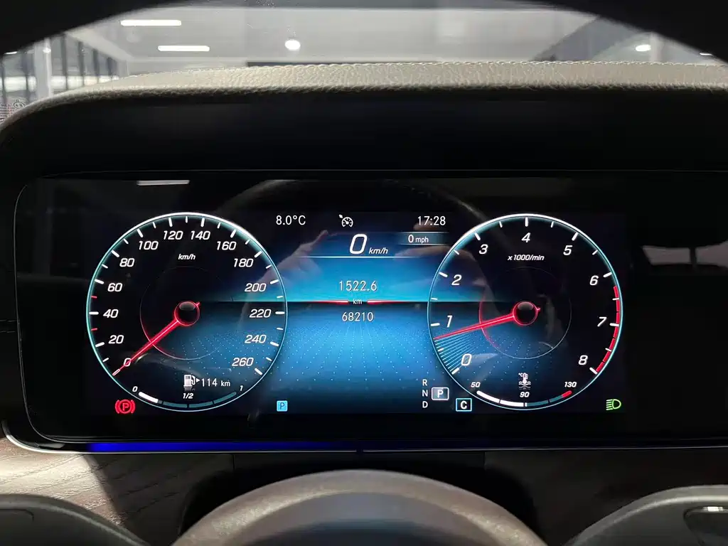 Mercedes-Benz E-Class 2023 — фото 15