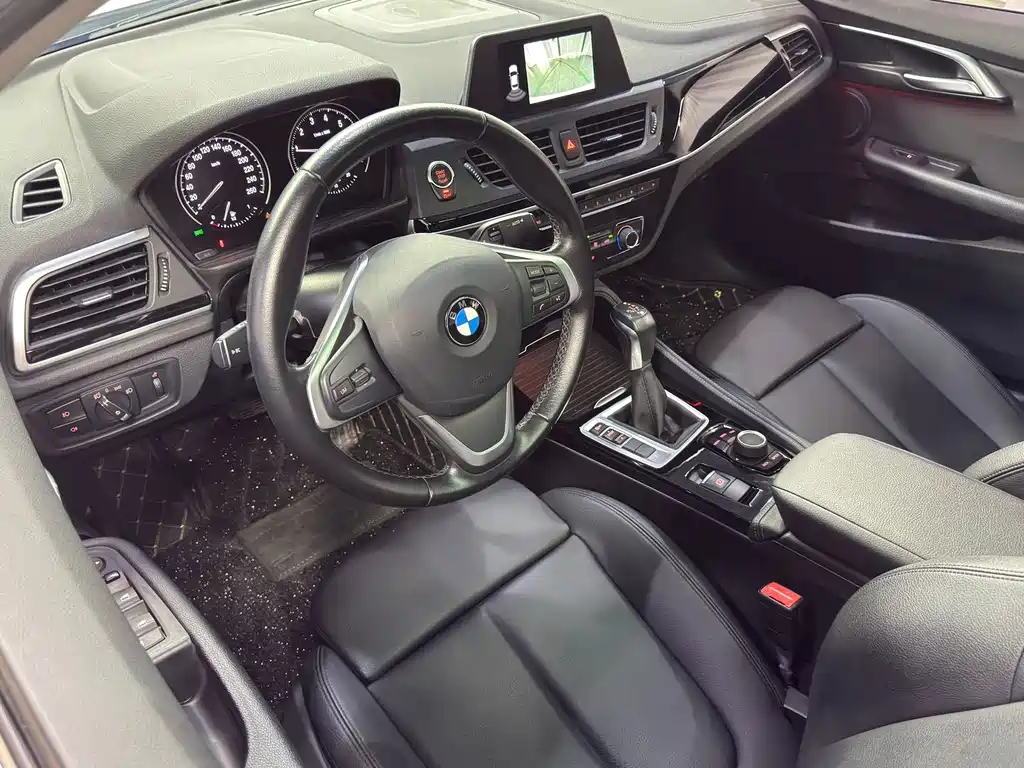BMW 1 Series 2018 — фото 12