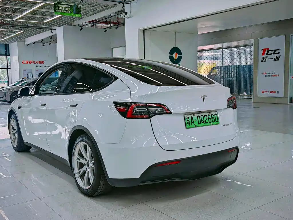 Tesla Model Y 2023 — фото 15