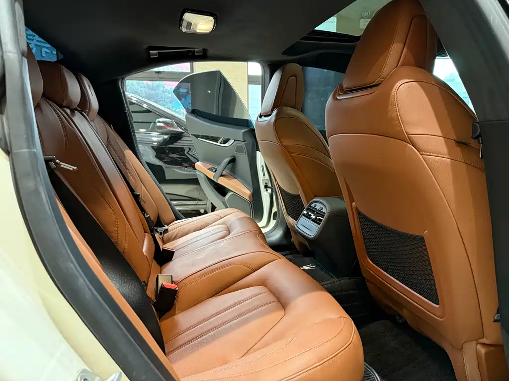 Maserati Ghibli 2023 — фото 14