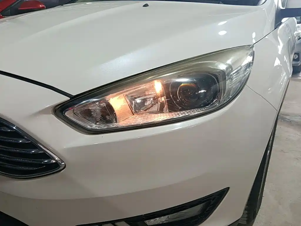 Ford Focus 2015 — фото 24