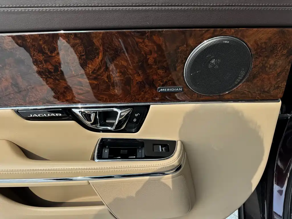 Jaguar XJ 2014 — фото 16