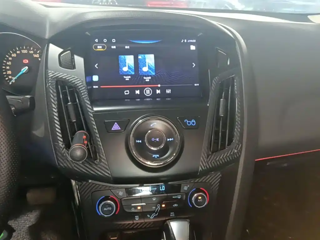 Ford Focus 2015 — фото 13