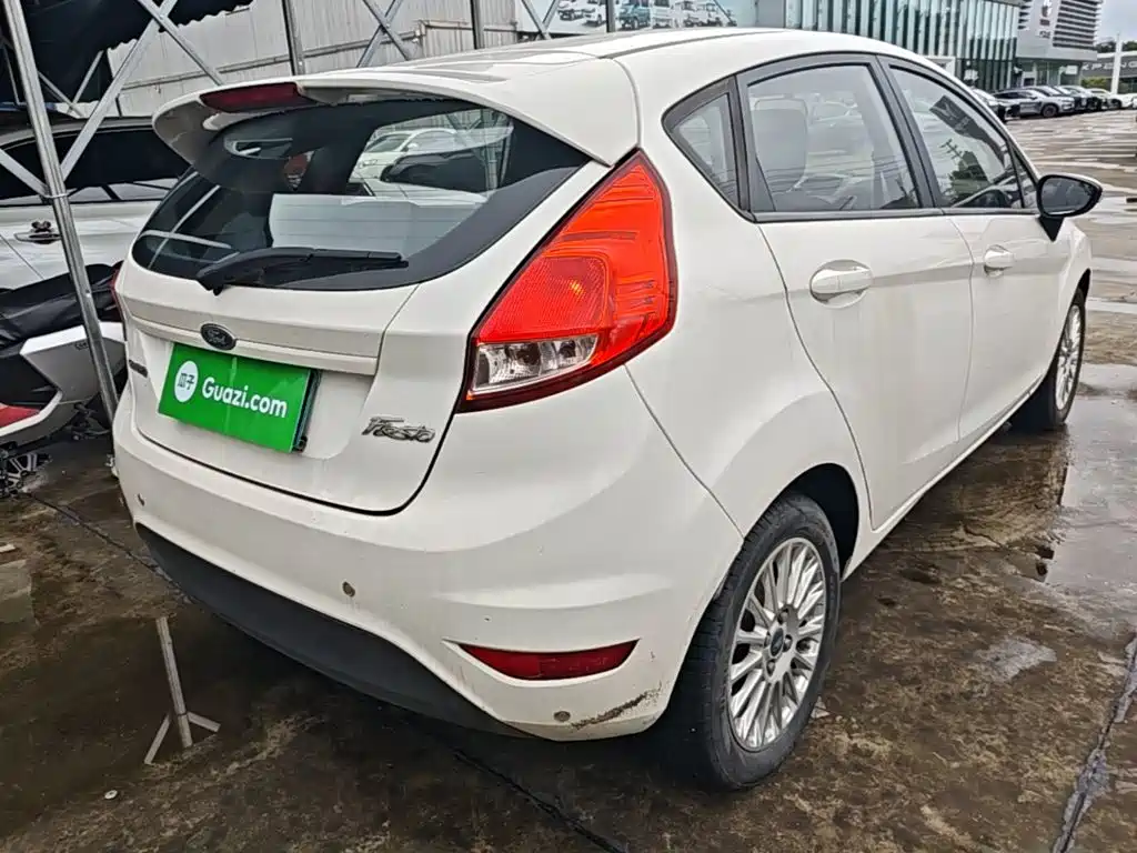 Ford Fiesta 2013 — фото 5