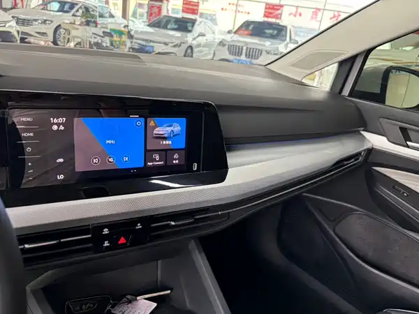Volkswagen Golf 2023